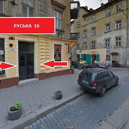 Сучасні апартаменти на площі Ринок з панорамним видом на дахи Львова Экстерьер фото
